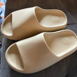 YEEZY slides!!
